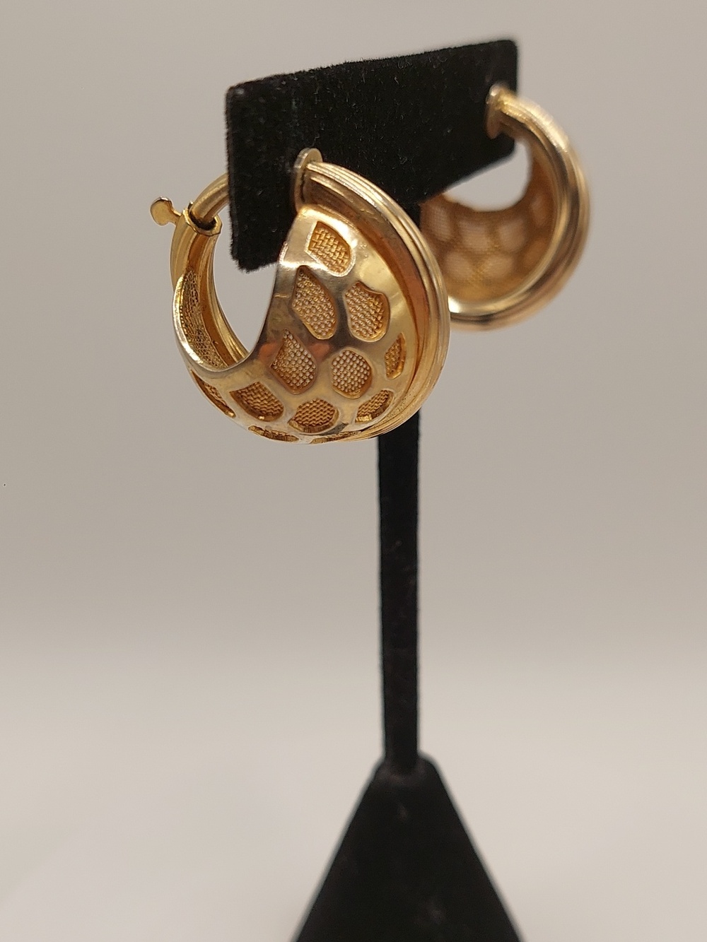 Gold-Tone Vintage Mesh Dome Hoop Earrings - Women's Fashion Jewelry